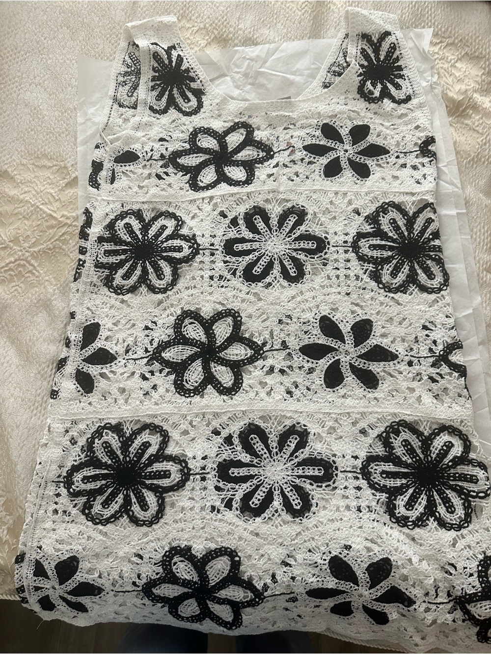 India Boutique White Crochet Mini Dress with Black Floral Appliqués Brand New - Picture 3 of 3